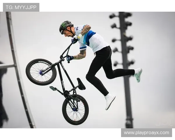 极限运动赛事精彩纷呈,选手们挑战极限展现非凡勇气 极限运动赛事精彩纷呈,选手们挑战极限展现非凡勇气